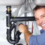 Comment contacter un plombier pour un dépannage à domicile