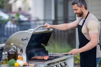 Comment choisir le barbecue parfait pour vos grillades ? Design et fonctionnalité pour votre extérieur !