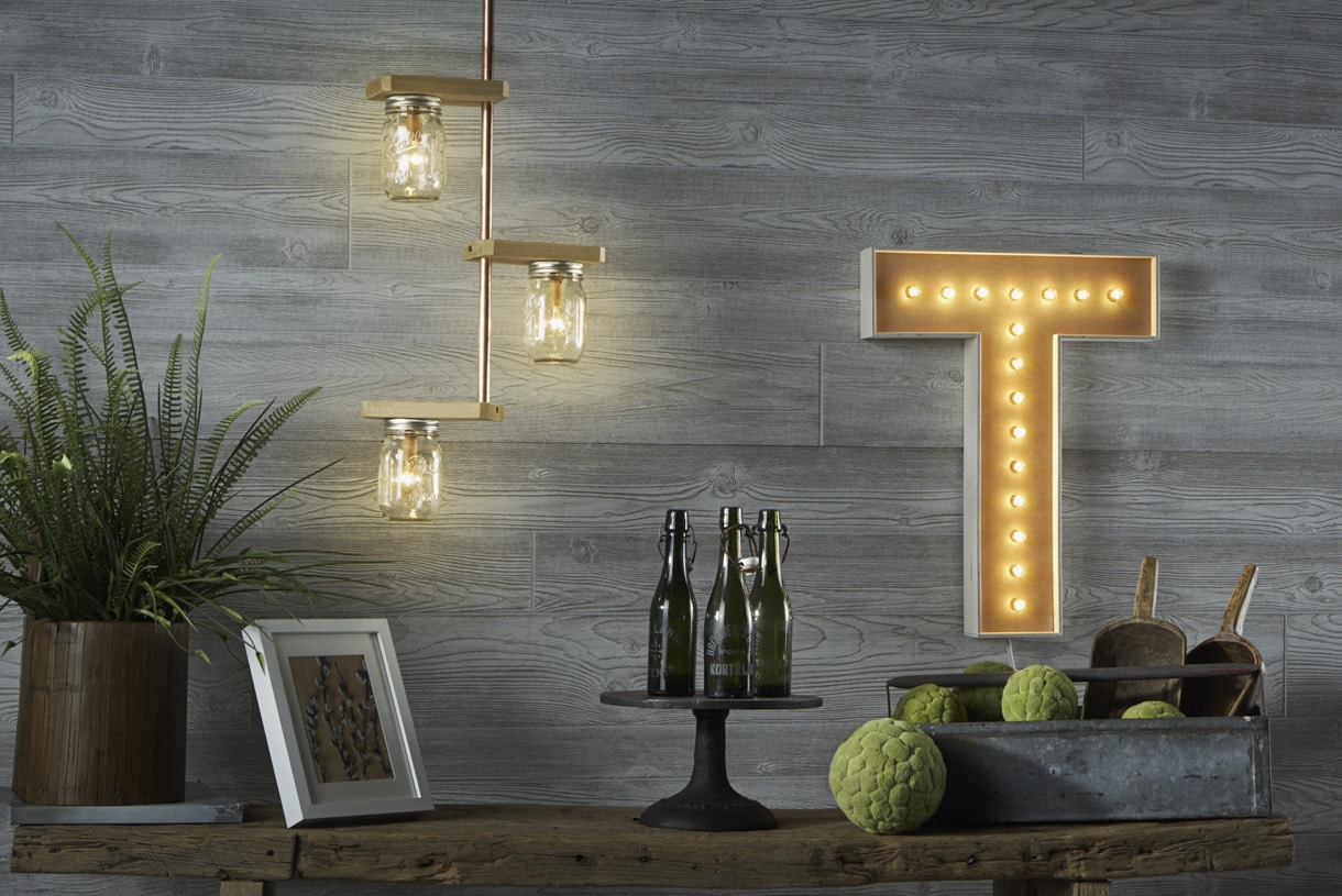 guirlande lumineuse au mur