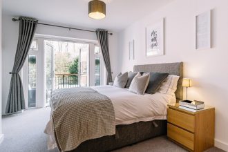 Tête de lit 160 : comment bien la choisir pour votre chambre ?